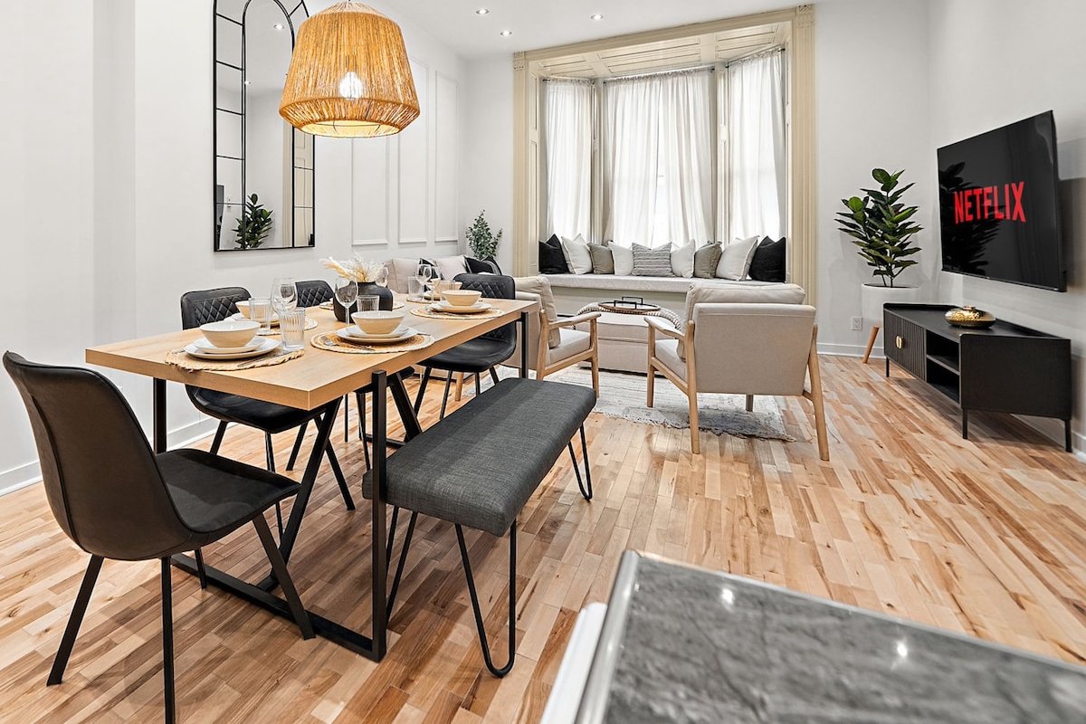 Luxury Townhouse – Downtown + 3x Free Parking gallery image 2