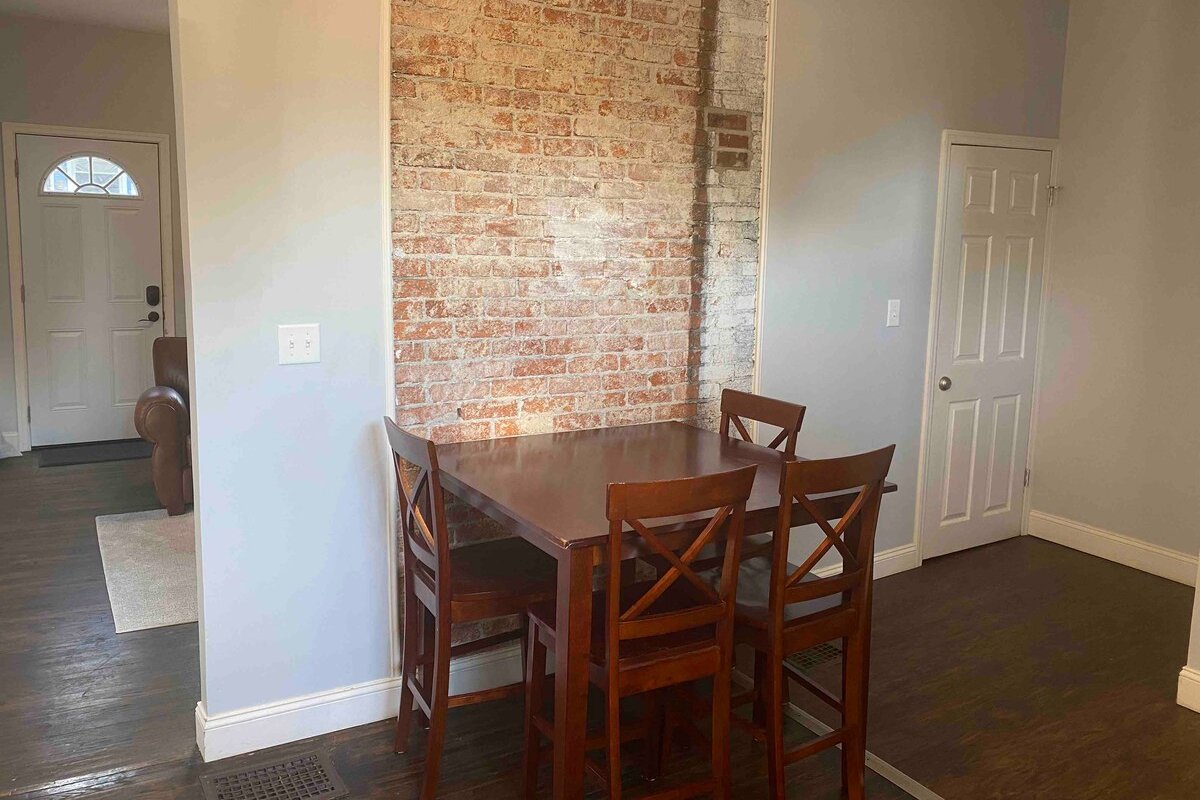 Campus Crest (B)-charming 2 bd close to campus! gallery image 5