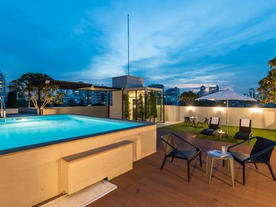 2 Storey Penthouse with Roof-Top Pool in Thonglor