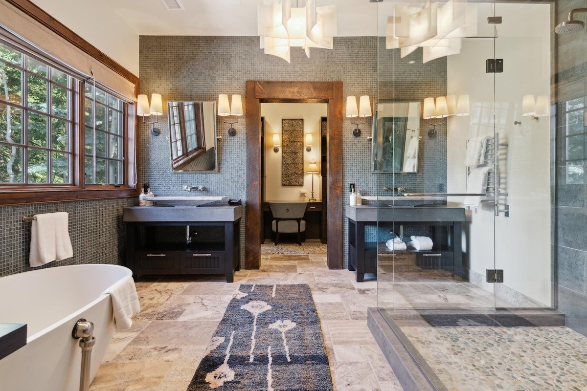 Holden gallery image 2