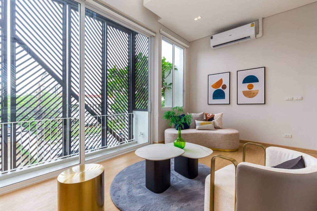 T4 | Modern Townhouse+Free Airport Pick-up gallery image 3