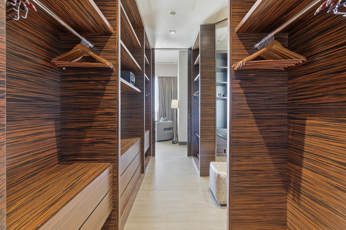 PH58 Designer Penthouse | Private Balcony Jacuzzi gallery image 2