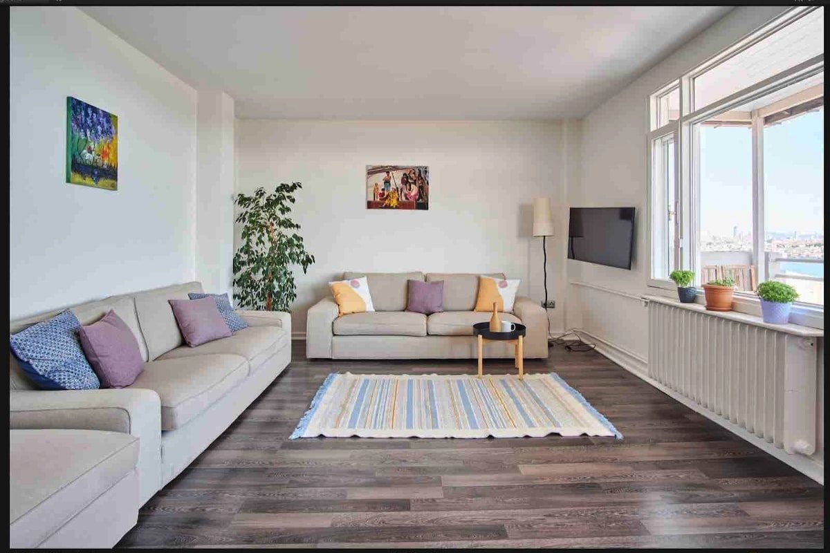 The View Is Breathtaking As You Are gallery image 5