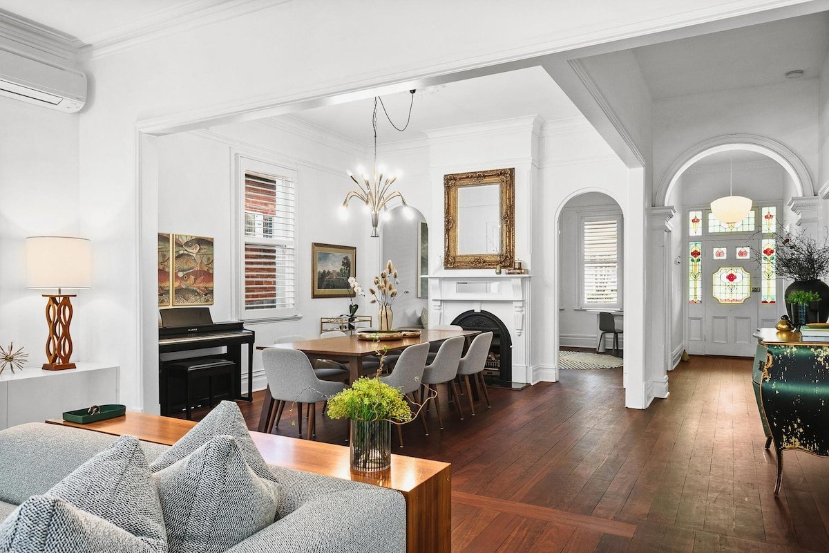 Gum Tree Manor – 5 bedroom + pool gallery image 5