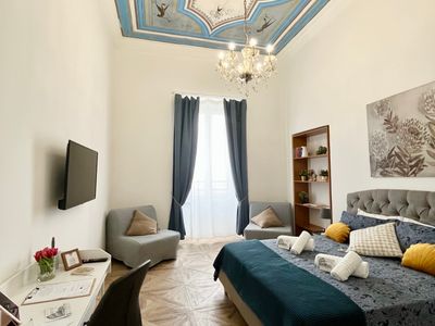 HLH for groups and families near the Colosseum