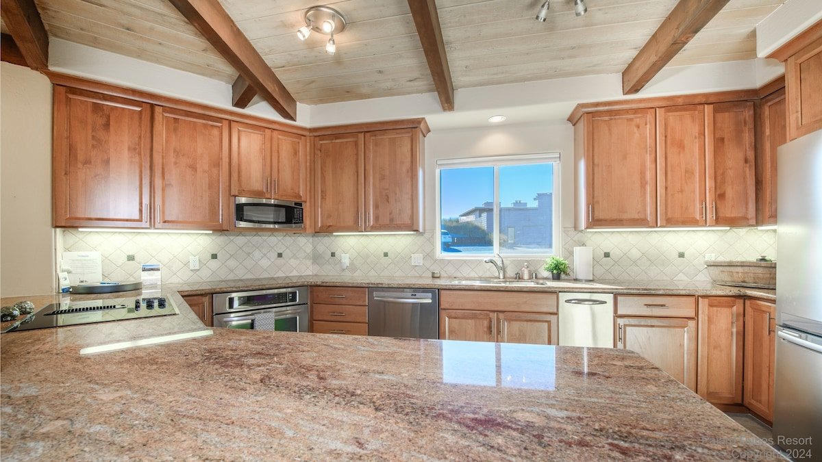 Private 4 Bedroom Seaside Oasis Santa Cruz County gallery image 3