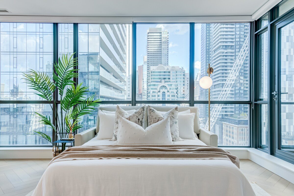 Chic & Spacious 2BR | Sleeps 6 gallery image 3