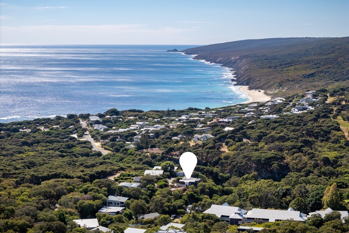 Spacious home, stroll to Yallingup Beach. gallery image 4