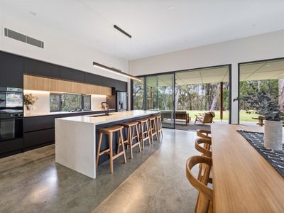 Black Cockatoo Retreat – 5 Star Luxury Acreage