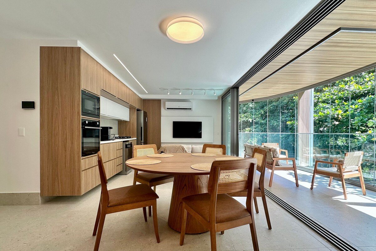 Exclusive apartment with balcony in Leblon gallery image 3