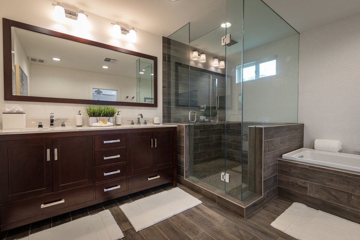 Large Private Home-Gorgeous Remodel-Well Equipped gallery image 3