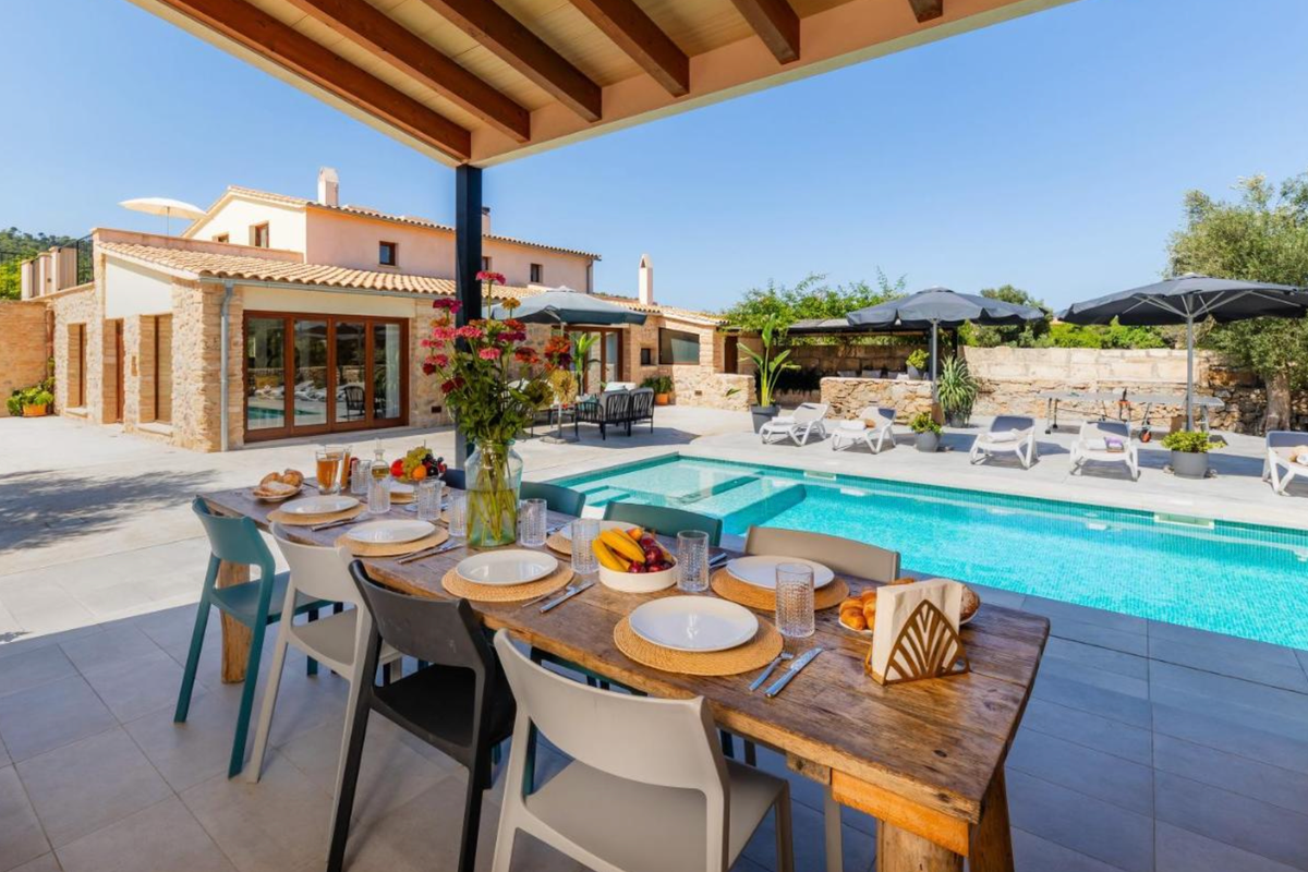 Can Caragol de Dalt (fantastic villa)