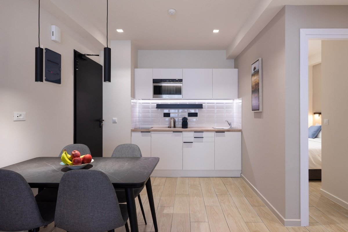 Luxury 2BDR apartment, in central location gallery image 5