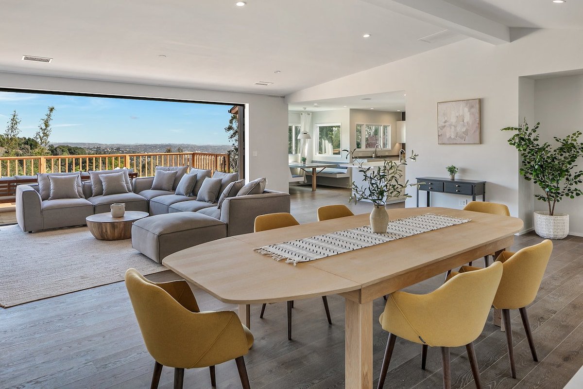 Breathtaking Views Light Filled 3B Hills Home gallery image 3