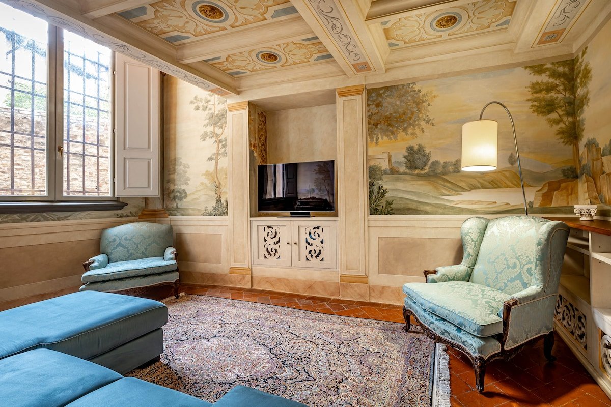 YID luxury near Ponte Vecchio gallery image 4