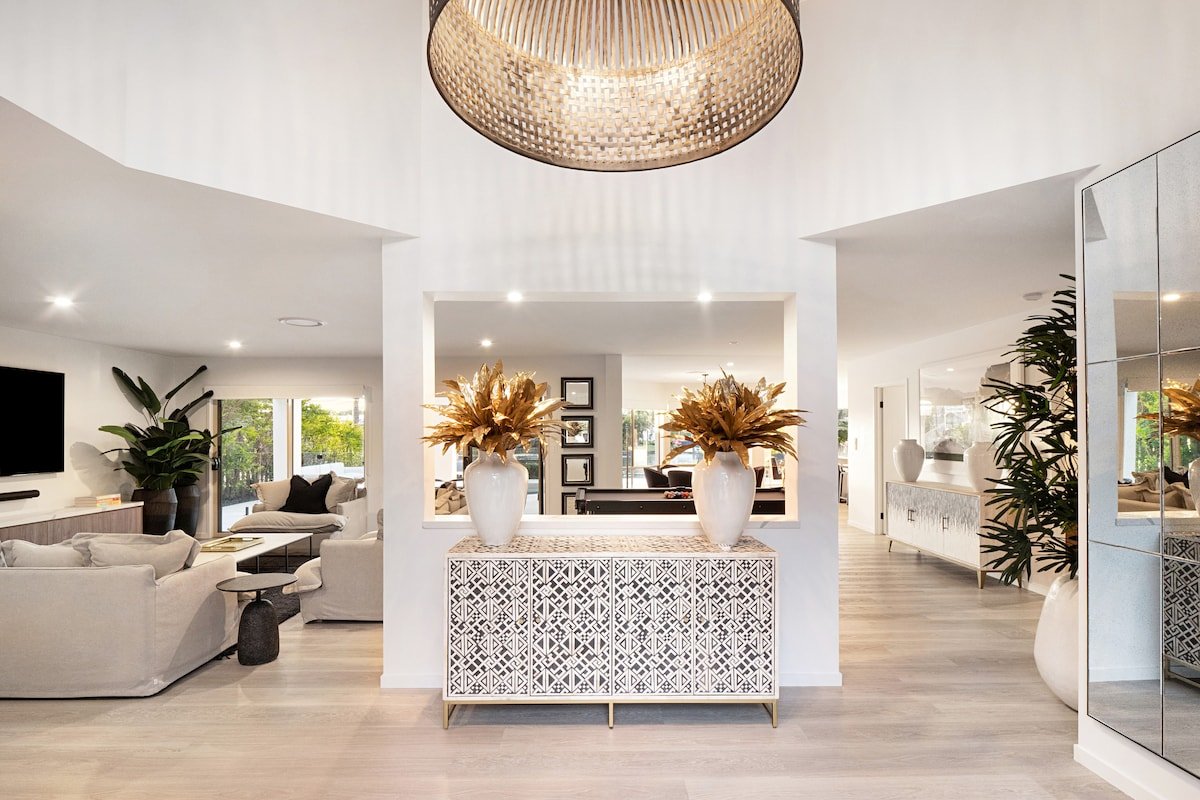 Luxurious impeccably styled waterfront Noosa home gallery image 3