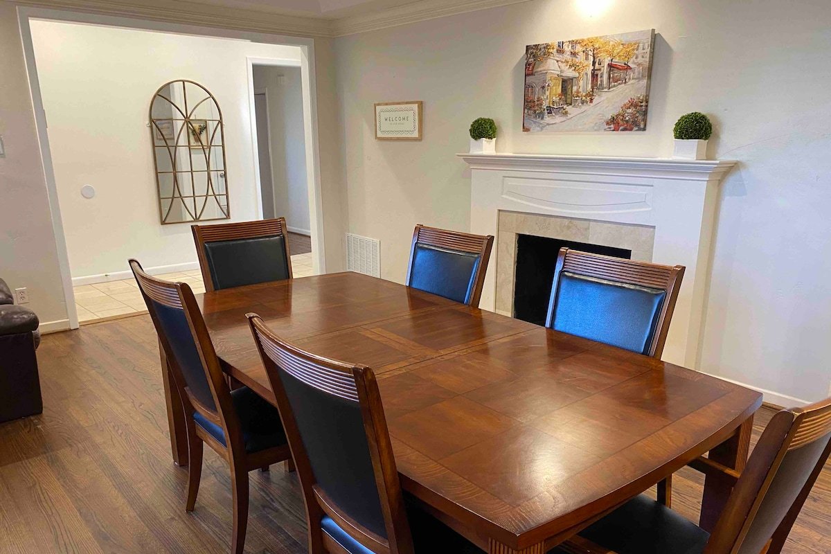 Comfy and Clean North Dallas House. So Nice! gallery image 5