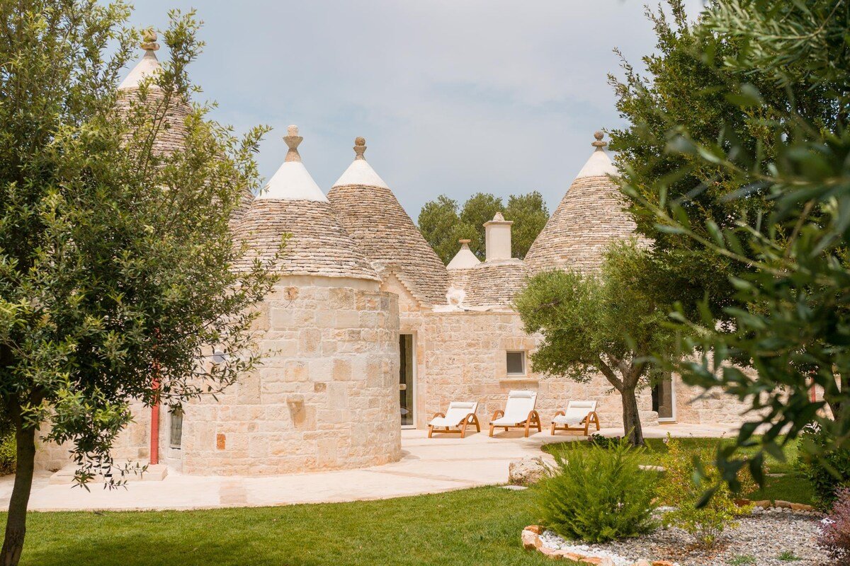 Luxury Trulli Petrantiqua with Pool in Locorotondo gallery image 3