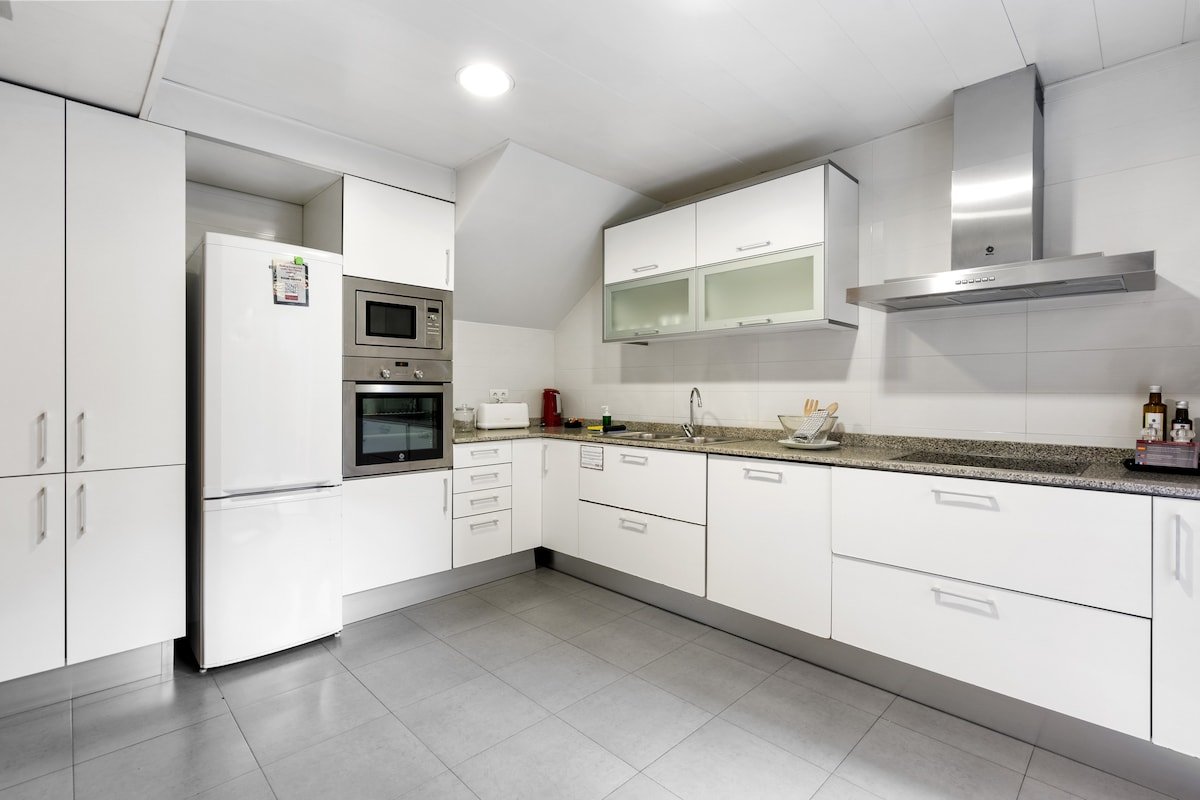 Spacious 4 Bedroom Duplex Apartment in Gracia gallery image 5