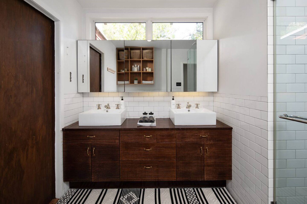 Hollywood Hills Home w Views in Laurel Canyon gallery image 5