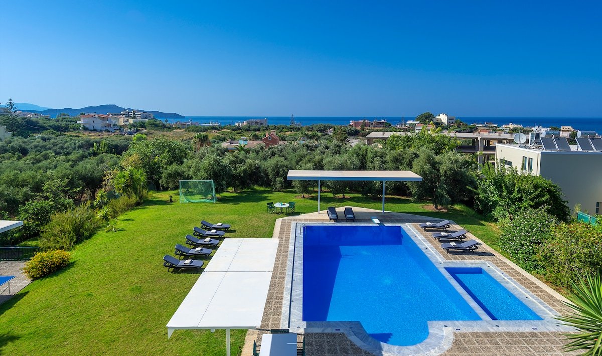 Deep Dive Pool Villa gallery image 2