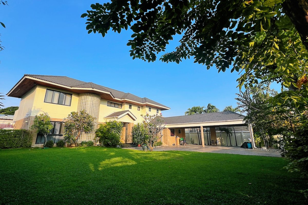 Bangkok Manor，素坤逸路71巷 5卧5卫泳池花园别墅 订满三天以上送接机 gallery image 2