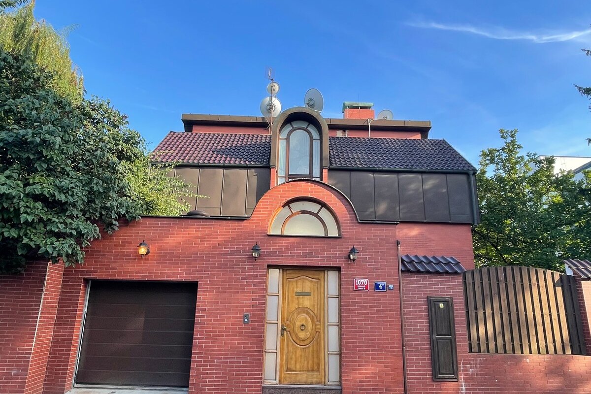 *The little castle* pool & sauna & hot tub gallery image 4