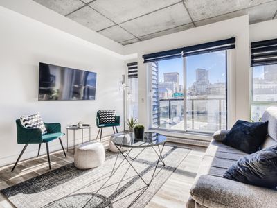 The Caiman 907- Perfect for 6-8 people