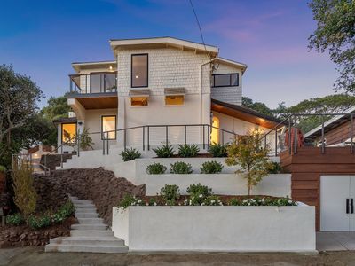 Private hilltop 3-4 bd estate in Upper Rockridge