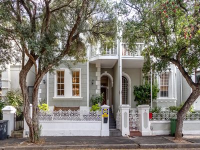 Stylish & Modern Victorian in Quiet Cul-de-sac