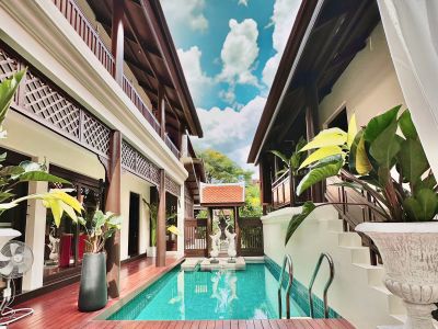 免费接机 市中心皇家园林别墅 豪华泳池 管家服务 Netflix