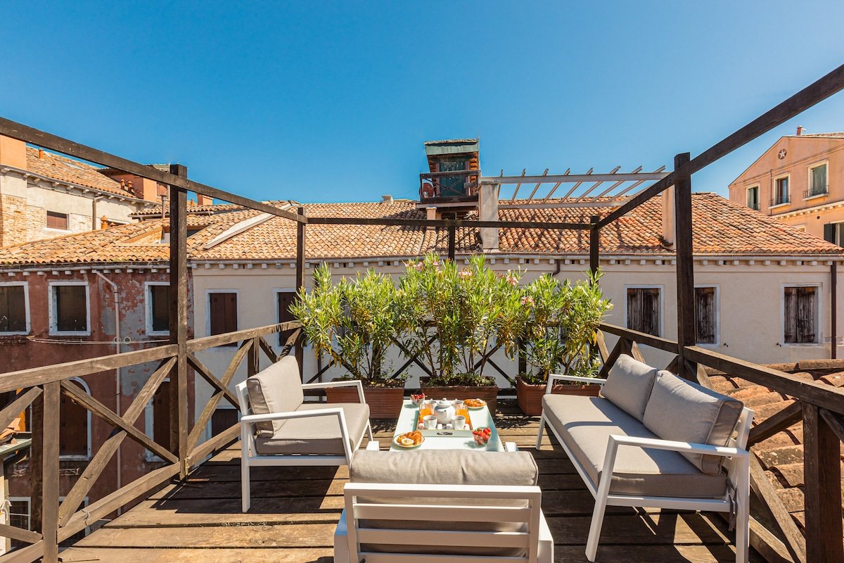 Ca’ Romantica Terrace and Canal View gallery image 3