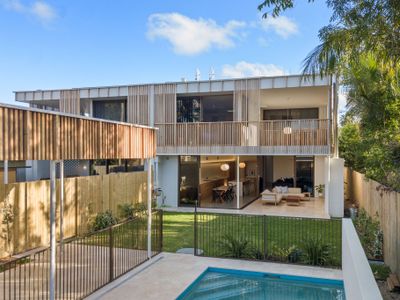 The Retreat – central Byron Bay, luxury, pool.