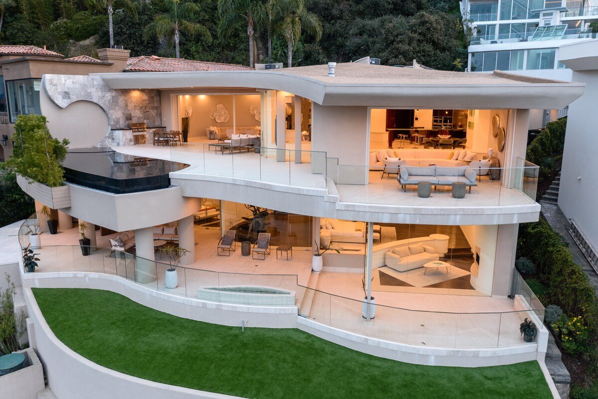 Private Estate w/ Heated Pool, Hot Tub, Office gallery image 4