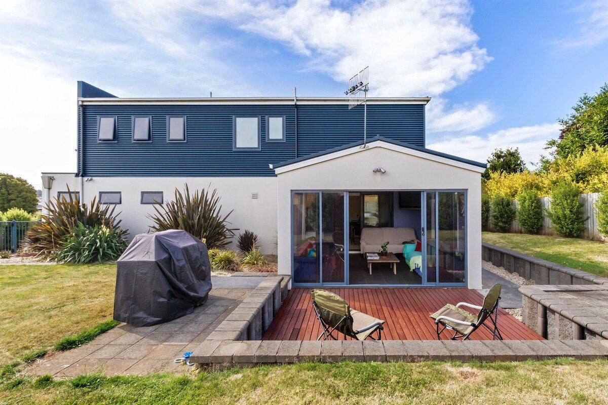 Madsen Retreat Whole First Floor Suite gallery image 5