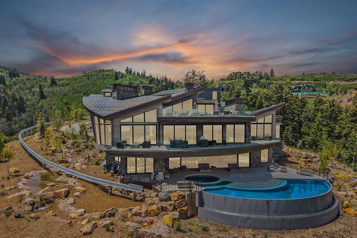 Mountainhead: Rare Ski, Pool, Bowling, Basketball