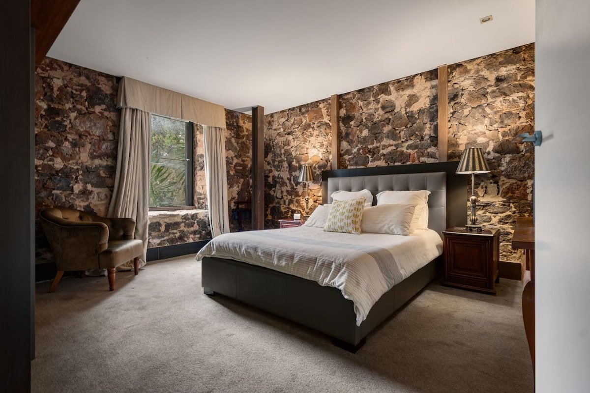 Vale Hill House gallery image 2