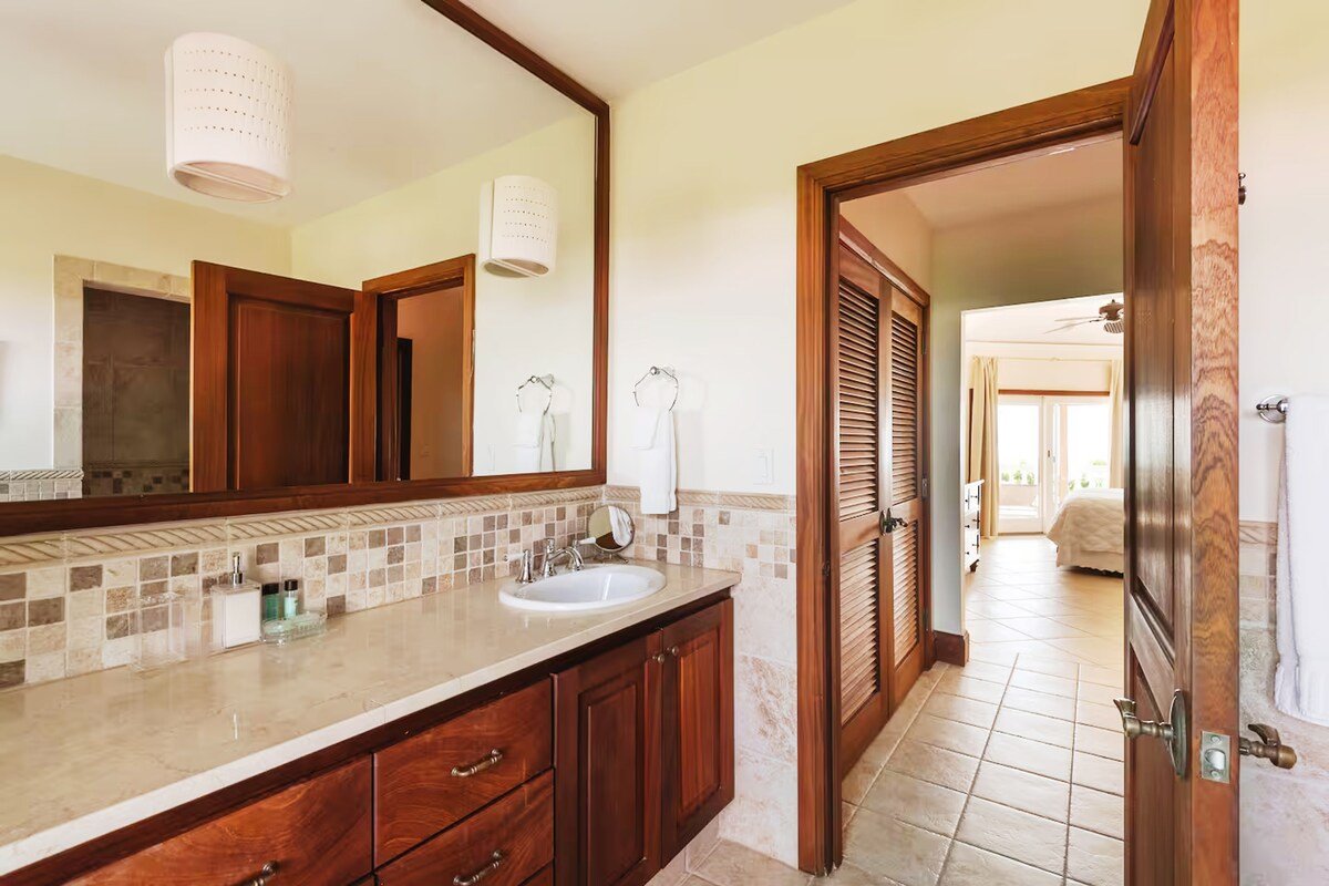 Villa Valentina: Ocean Access, Pool, Kayaks & More gallery image 3