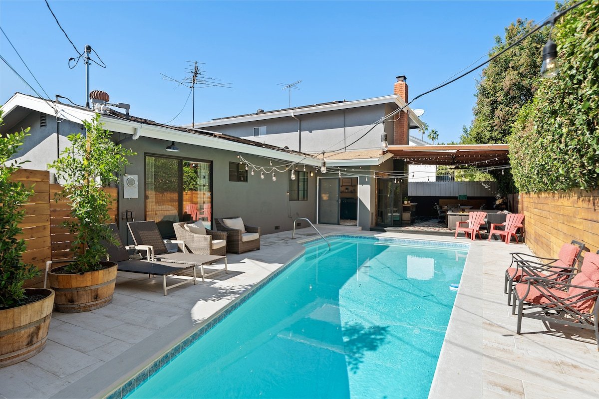 126 Sherman Oaks home -Pool gallery image 2