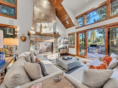 Schaffer’s Mill Escape | Golf Views & Near Skiing