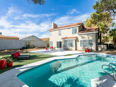 Remodeled 5BR Las Vegas Home with Pool & BBQ