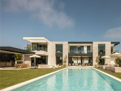 Designer Coastal Retreat in Modern Malibu Haven