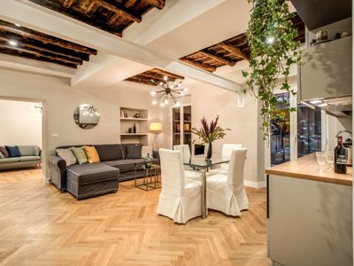 Trevi Fountain Superior 3 bdr apartment