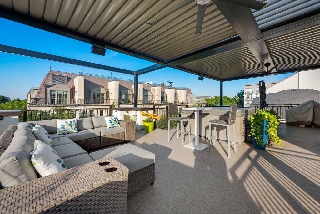 Stunning home with rooftop views gallery image 4