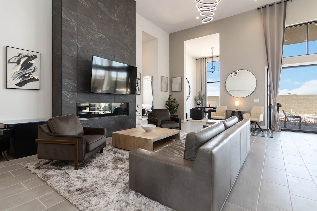 Summerlin Guard Gated Cul de Sac One Story Rambler gallery image 3