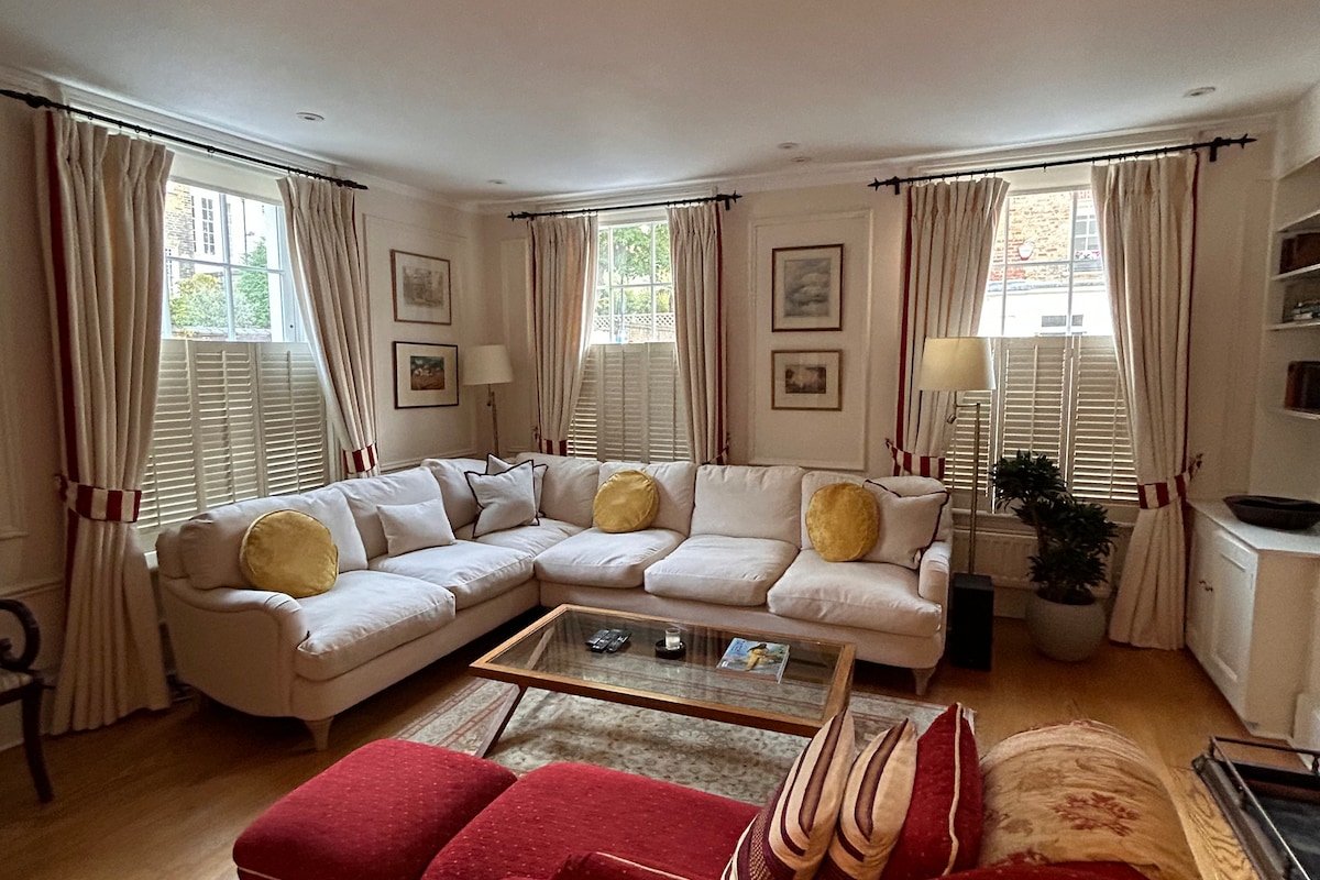 Picturesque Chelsea Blue House – 3 Bedroom gallery image 4