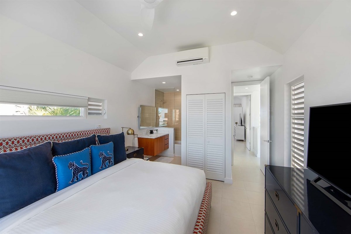 Second Chances: Spacious Villa w/Pool, Near Beach gallery image 4