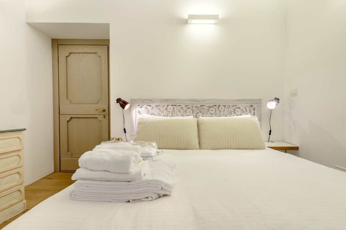 Charming Historic Apartment near the Spanish Steps gallery image 4