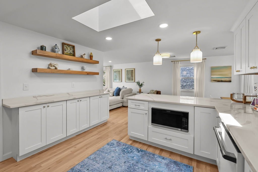 Eventide: Renovated 5 Bedroom, 3 Baths on Island gallery image 2