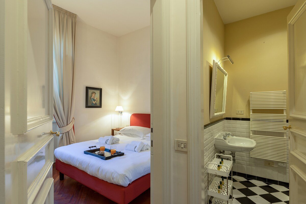 Cashmere apartment a stone’s throw from the Duomo gallery image 4